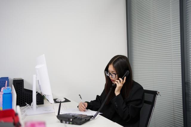 广州侦探调查：如何通过微信知道老公外遇？